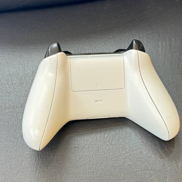 Microsoft 1708 Xbox One Controller - White - TESTED WORKING! - Picture 5 of 10